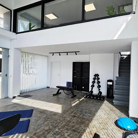 Apartment Phaedrus Living Mini Art House Monet